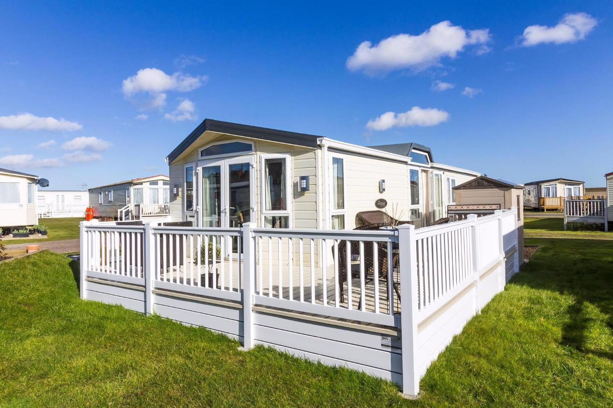 Beautiful, Pet Friendly Caravan By The In Suffolk Ref 40126nd Kemping